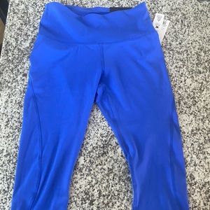 2 pairs of cropped leggings medium